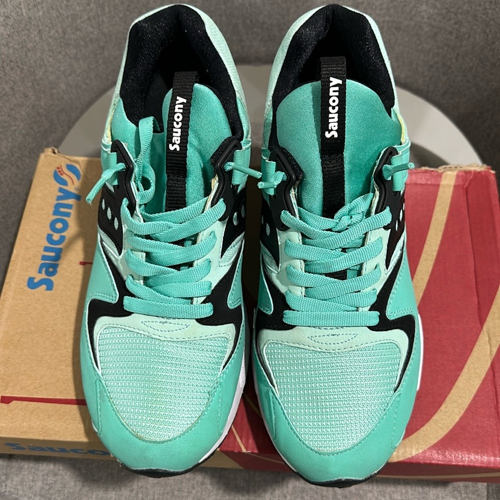 SAUCONY MENS SNEAKERS SIZE 9